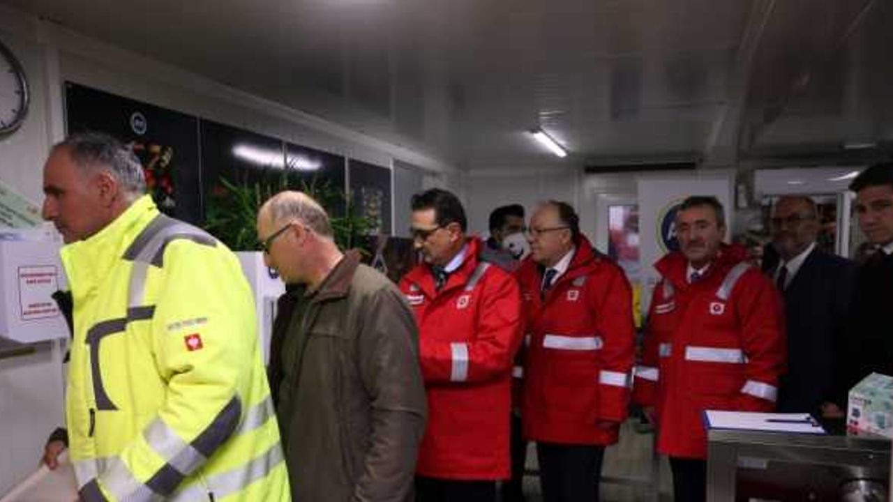 Bakan Dönmez, Filyos Doğal Gaz İşleme Tesisinde çalışanlarla iftar yaptı