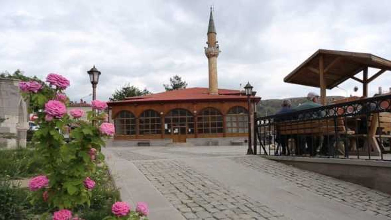 Gülabibey Camisinde 5,5 asırdır ezan sesi yükseliyor