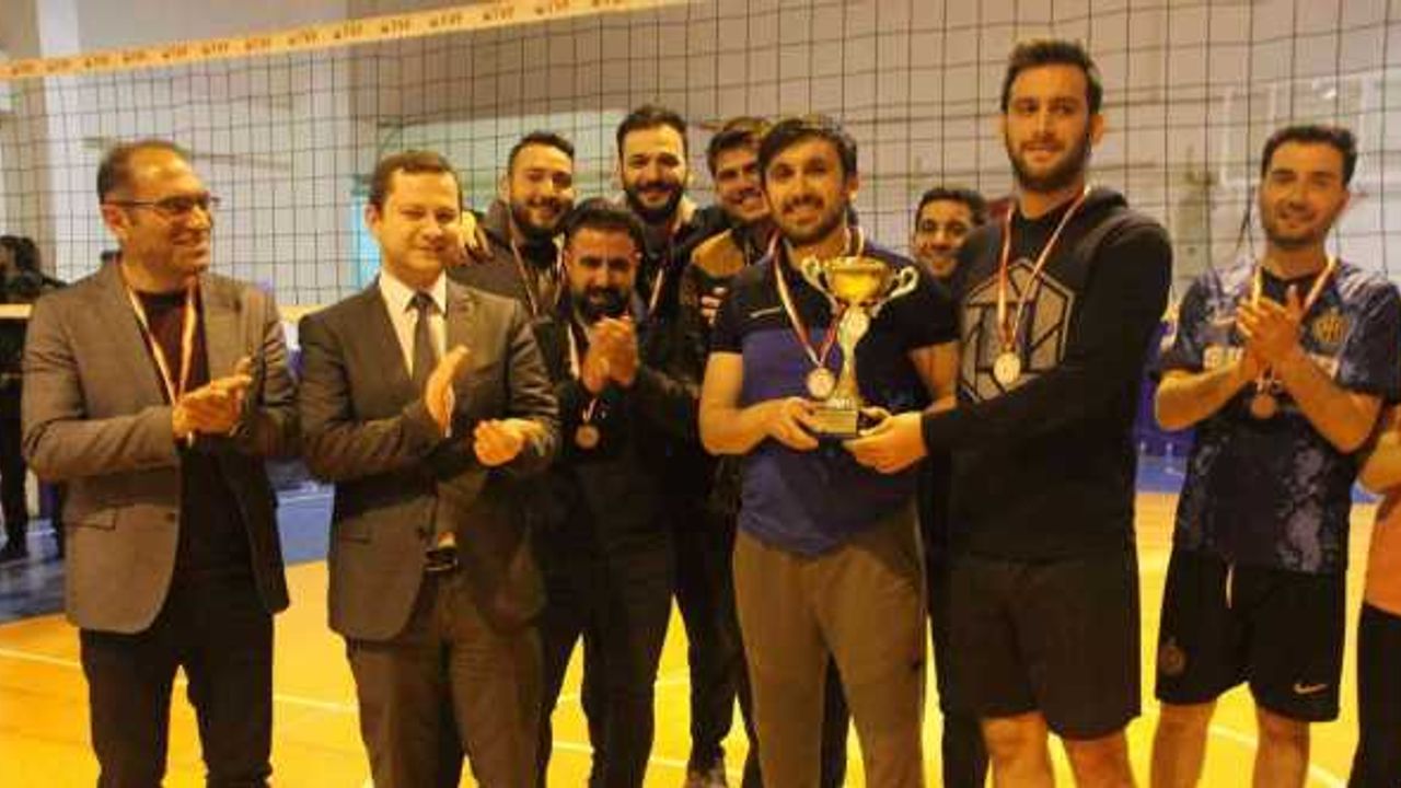 Malazgirt’te ‘Kurumlar Arası Voleybol Turnuvası’nın şampiyonu belli oldu