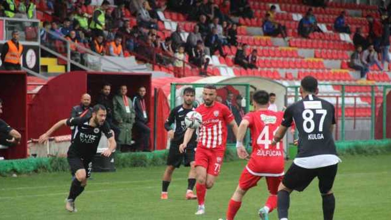 TFF 3. Lig: HD Elazığ Karakoçan FK: 3 - Kuşadasıspor: 2