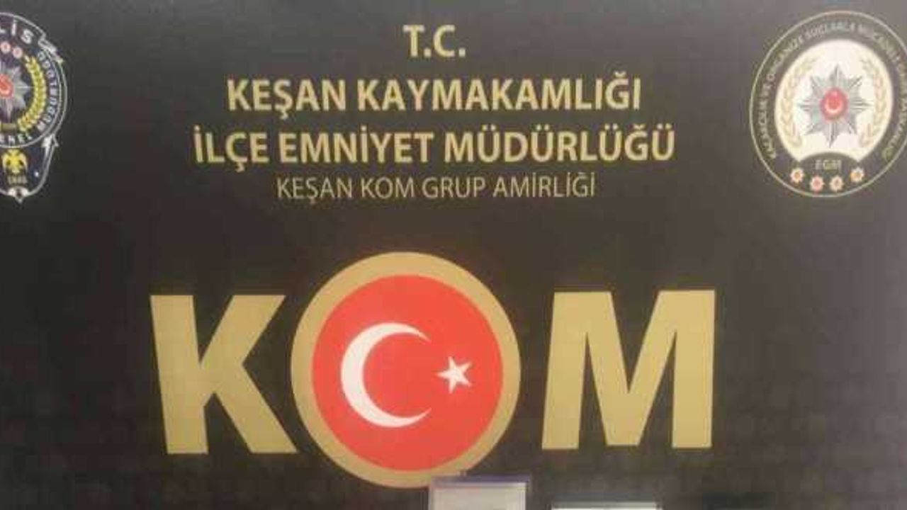 Baskın yapılan evde alkol ve kaçak cinsel içerikli ürün ele geçirildi