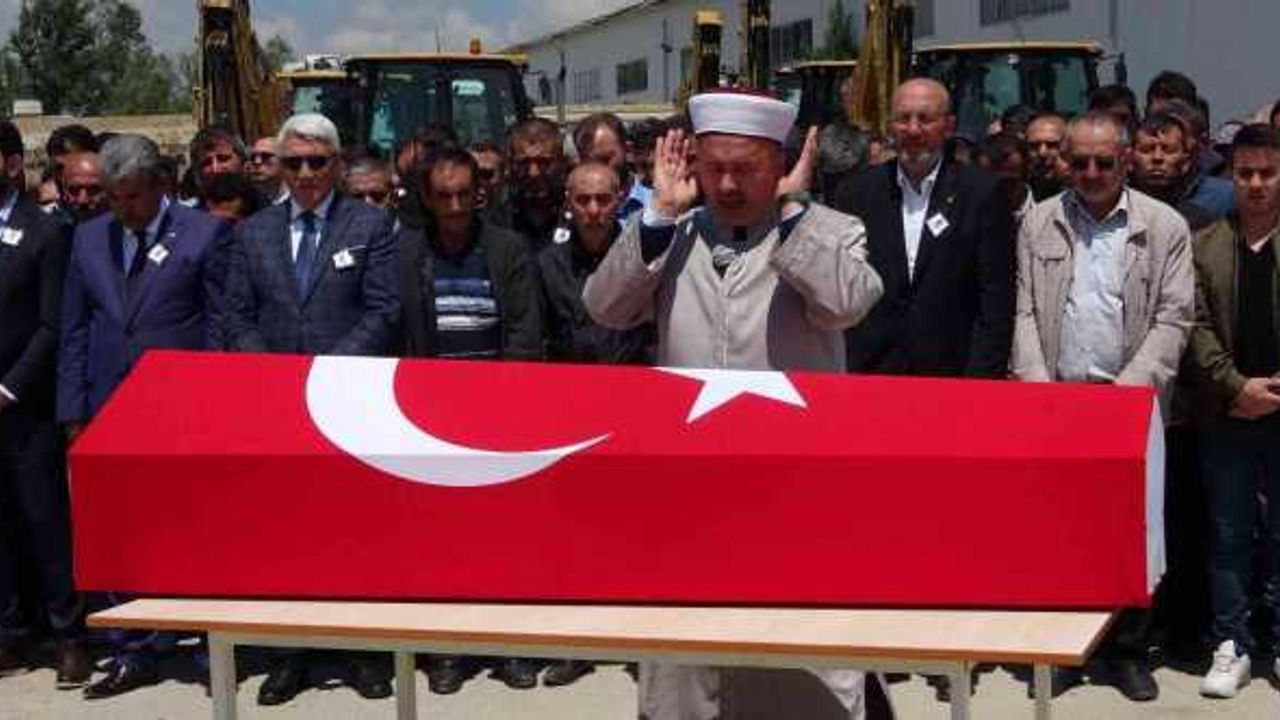 Toprak altında kalarak hayatını kaybeden işçi son yolculuğuna uğurlandı