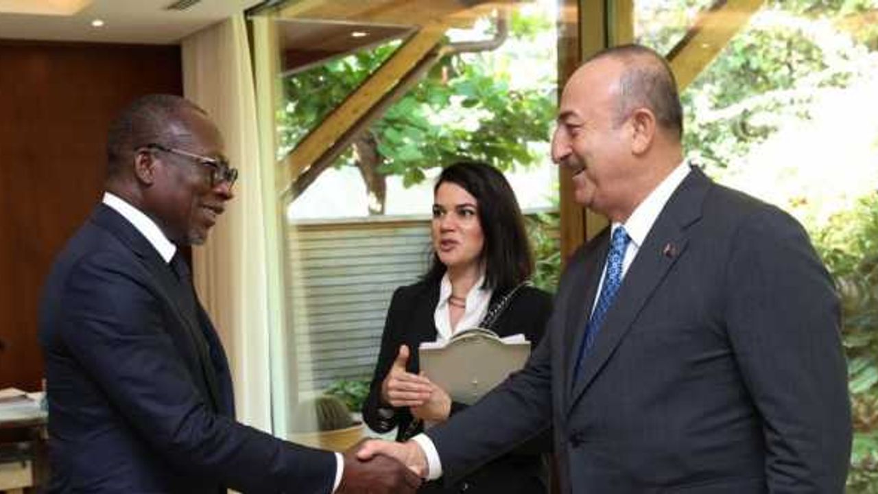 Bakan Çavuşoğlu, Benin Devlet Başkanı Talon ile bir araya geldi