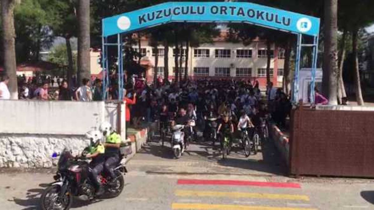 Hatay’da 298 öğrenci Cumhuriyetin 99. yılını bisiklet turu ile kutladı