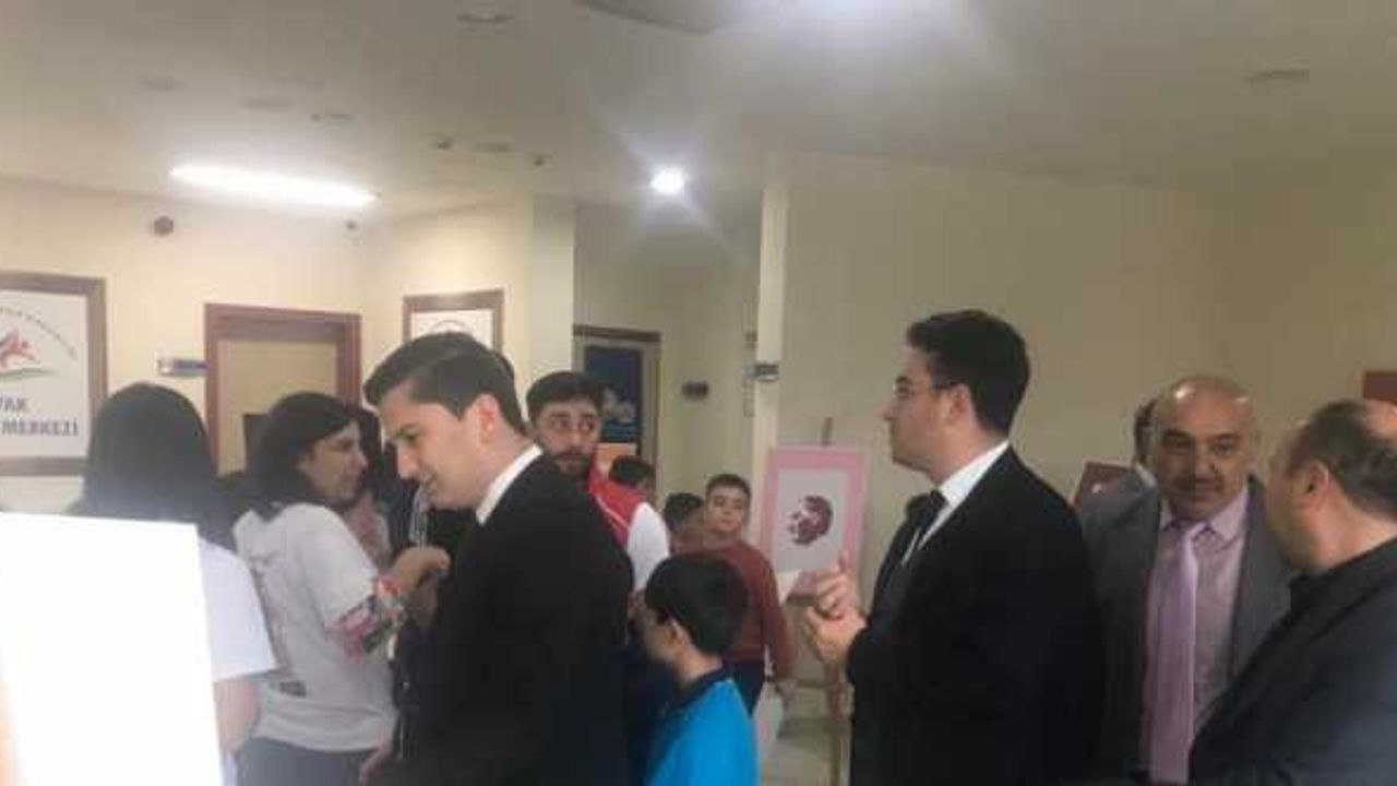 Kavak'ta Cumhuriyet Bayramı etkinlikleri kapsamında resim sergisi açıldı