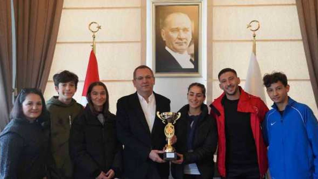 Ayvalıklı atletler Türkiye Şampiyonası öncesinde buluştu