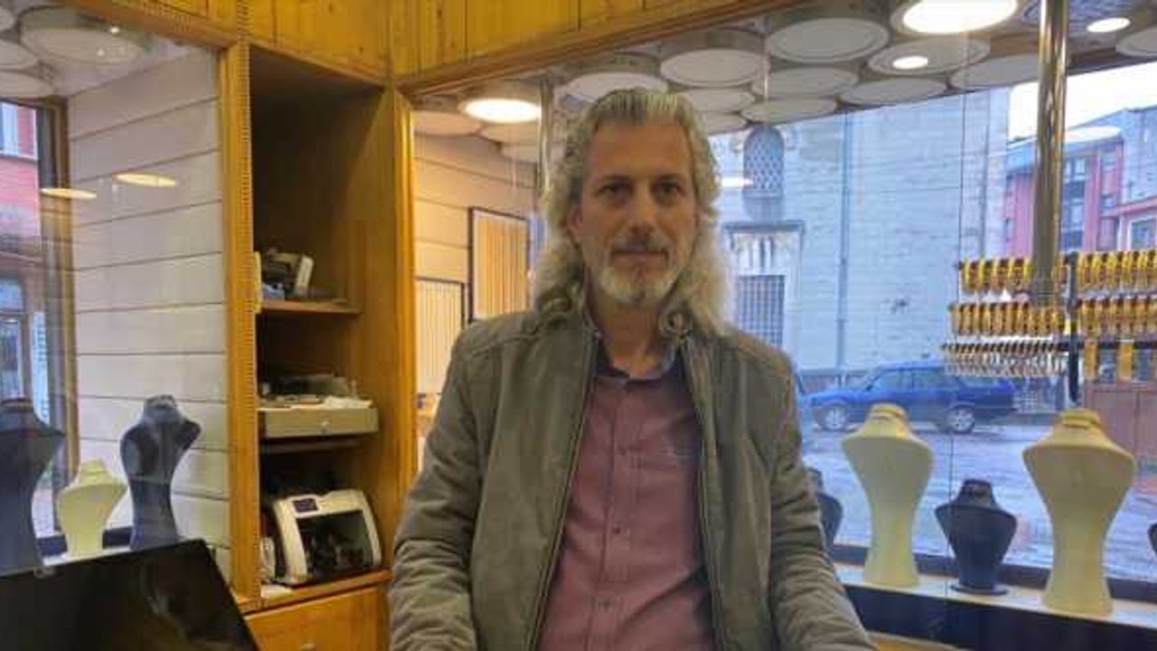 Müşteri gibi girdiği kuyumcuya not bırakıp bilezik çalan zanlı yakalandı
