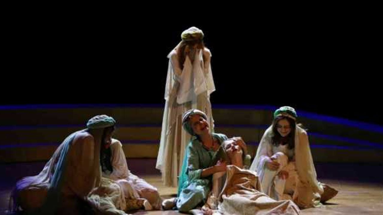 NEVÜ’de ’Leylâ ile Mecnun’ adlı tiyatro oyunu sahnelendi