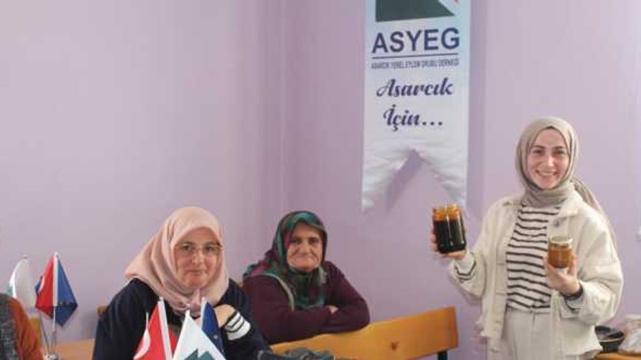 Asarcık Yerel Eylem Grubu Derneği kadınlara şeker pancarından pekmez yapımını anlattı