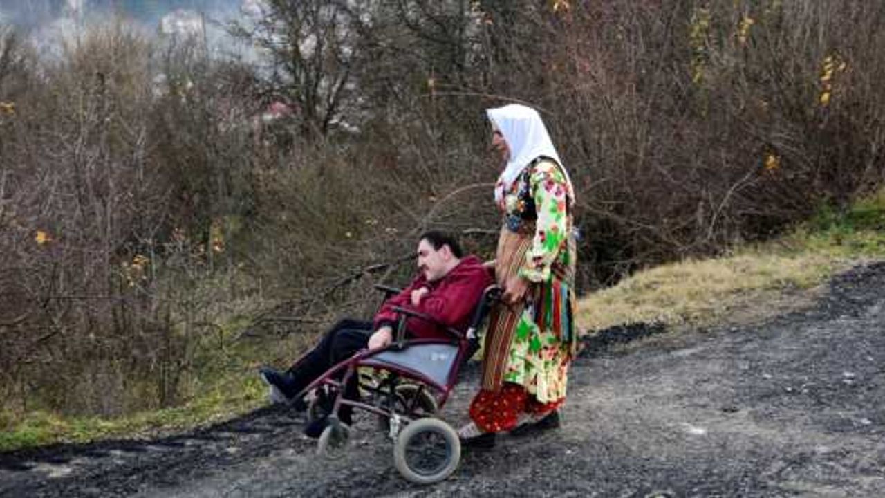 Belediye, anne ve engelli oğlu için seyir terası yaptırdı