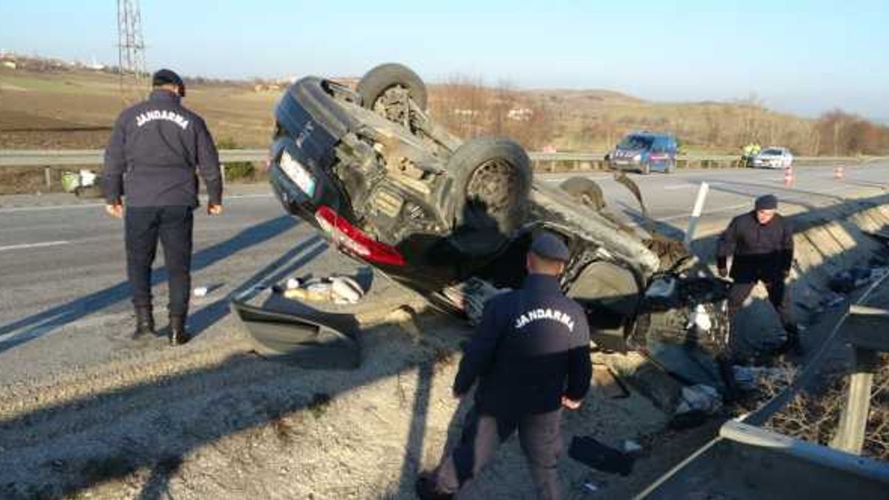 Çorum'da takla atan otomobildeki aynı aileden 4 kişi yaralandı