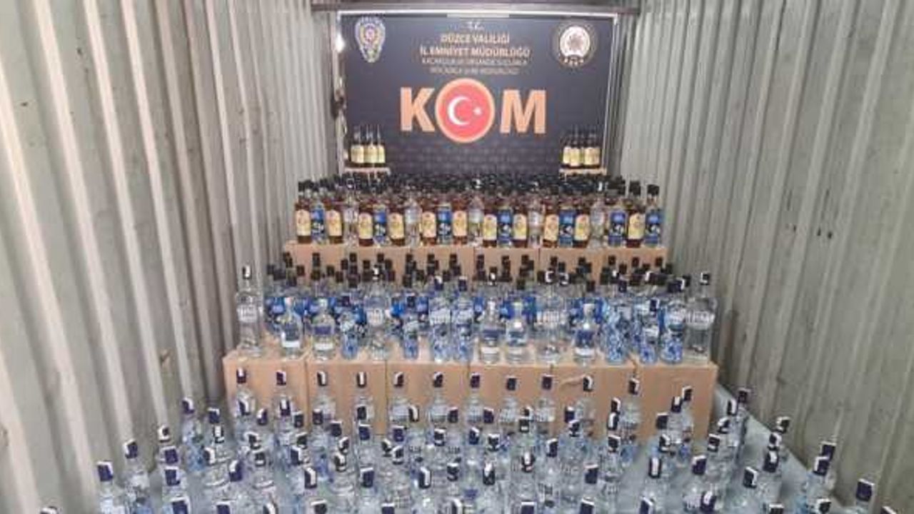 Düzce'de 1639 şişe sahte içki ele geçirildi