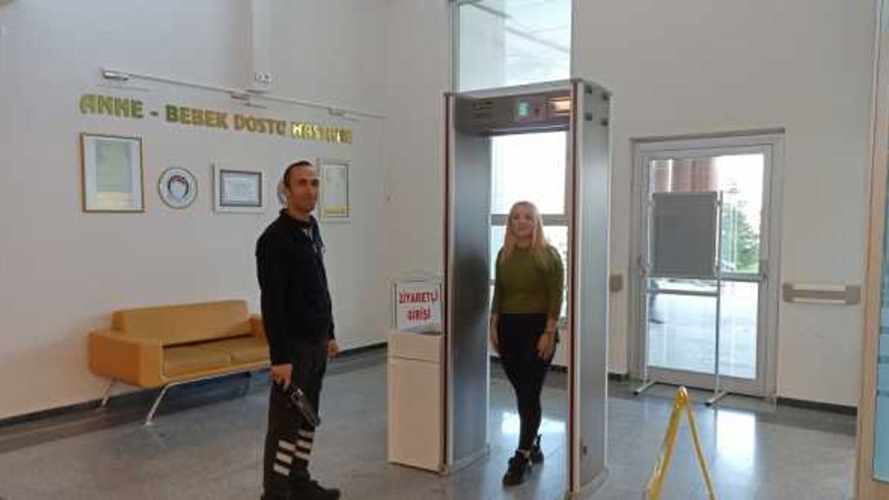 Giresun'da hastanenin giriş kapısına metal dedektör kuruldu