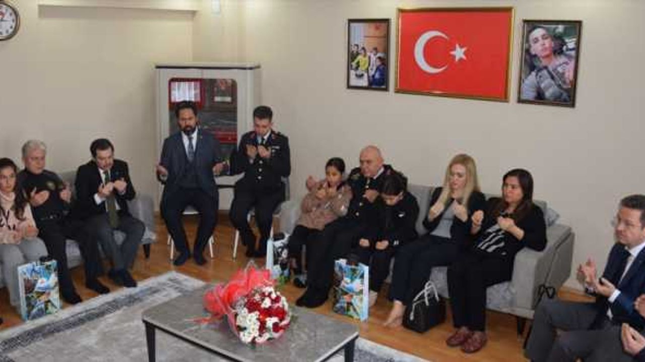 Giresun'da şehit Piyade Sözleşmeli Er İsmail Ünal'ın ailesine şehadet belgesi verildi