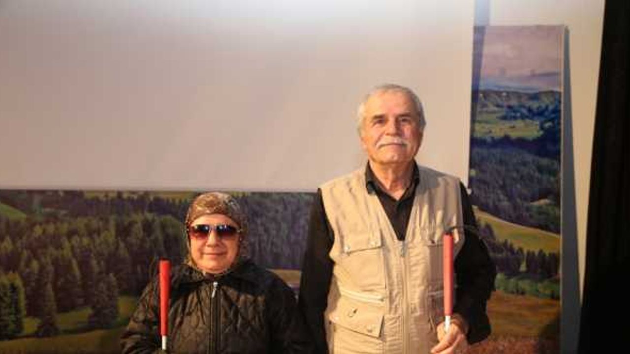 Görme engelli Müzeyyen teyze ve Ahmet amca amatör tiyatrocu oldu