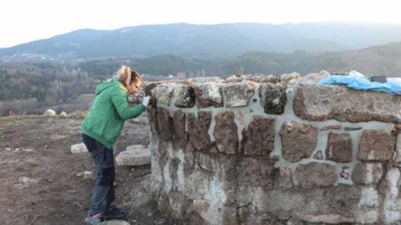Hadrianopolis Antik Kenti'ndeki Roma Kalesi gün yüzüne çıkarılıyor