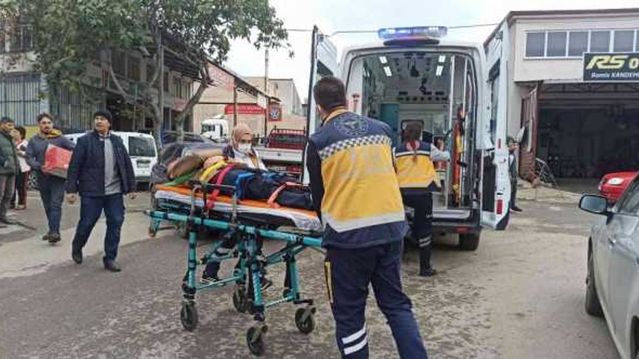 Hafif ticari araç ile otomobil çarpıştı: 1 yaralı