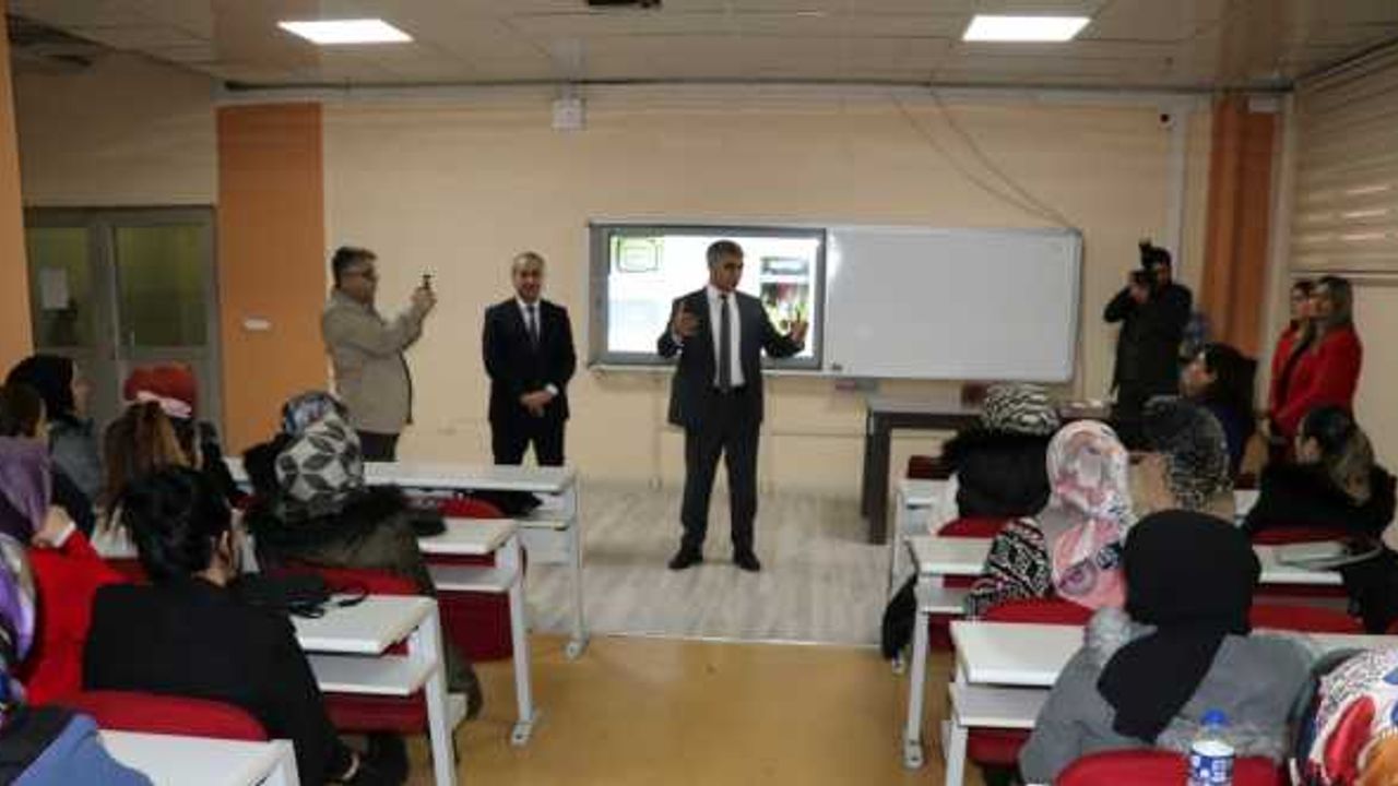 Karabük'te "Aile Okulu Projesi" ile veliler okullu oldu