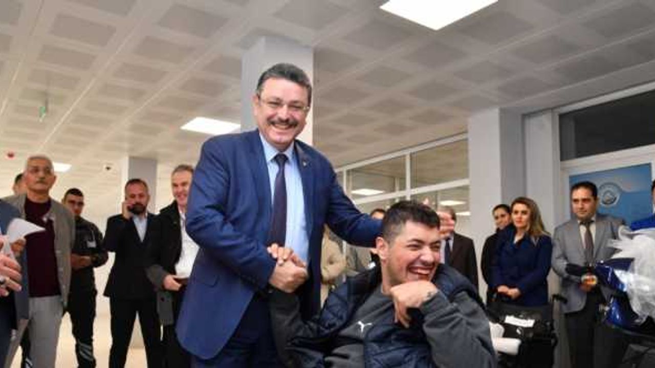 Ortahisar Belediyesi El Hattap Derneği'nin desteğiyle akülü araç dağıttı