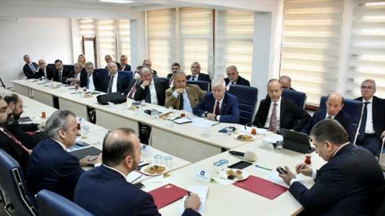 Sağlık Bakanı Koca ilaç sektörü temsilcileriyle buluştu: