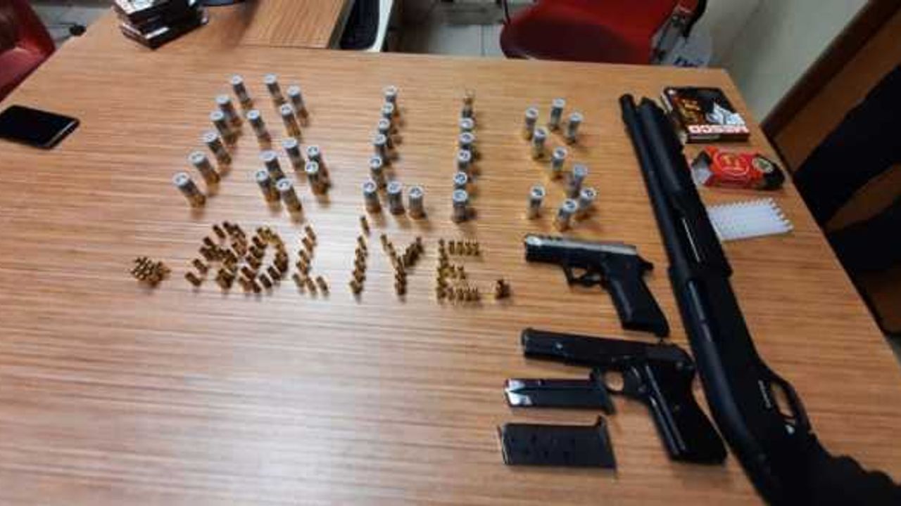 Samsun Adliyesi otoparkında bir araçta silah bulundu, 2 zanlı gözaltına alındı