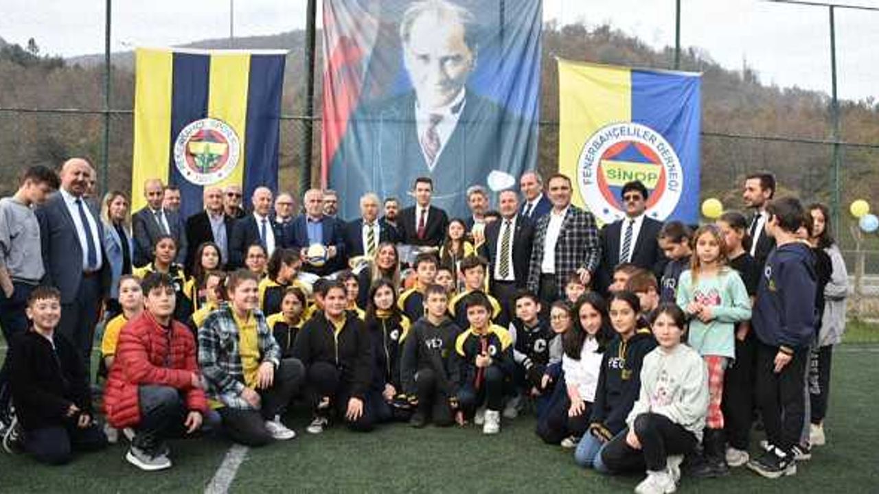 Sinop Fenerbahçeliler Derneğinden öğrencilere malzeme desteği