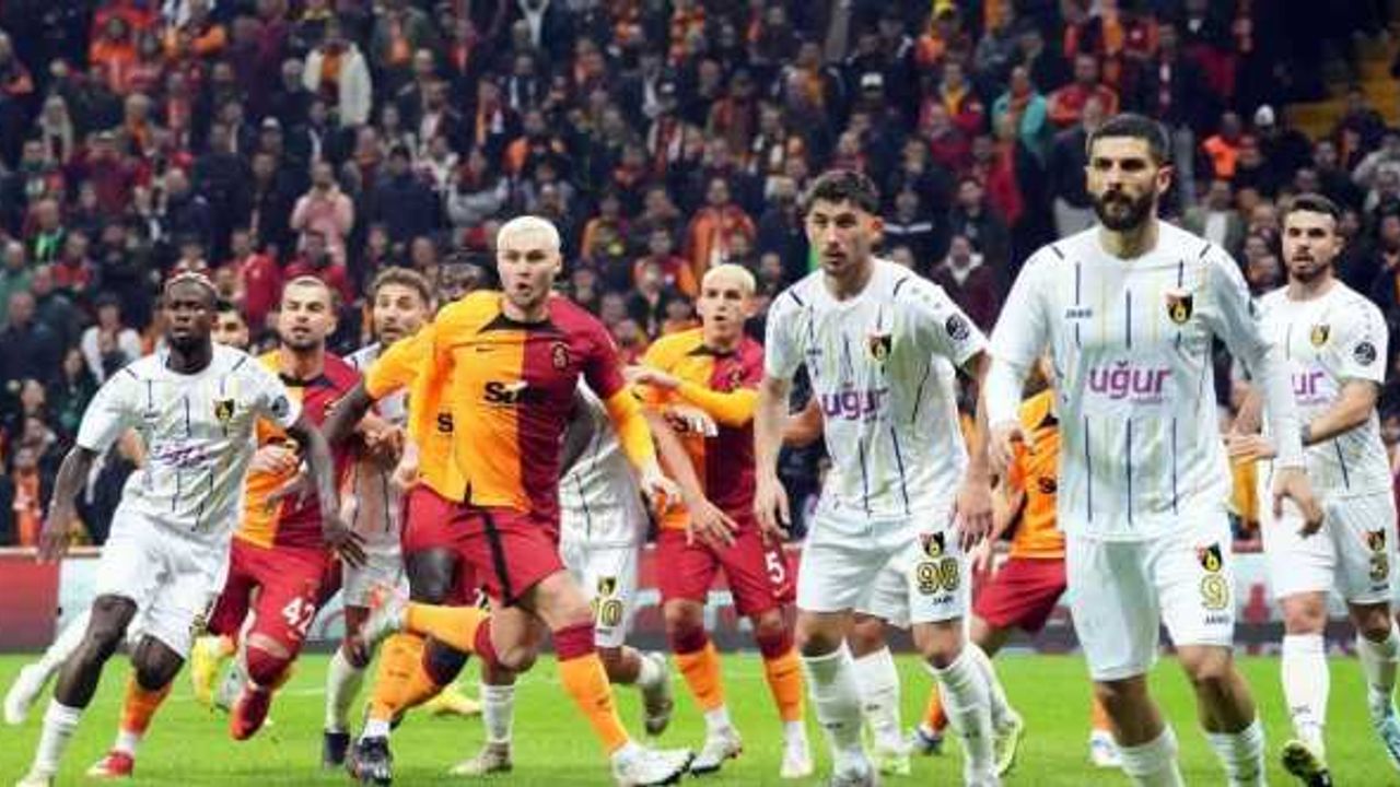 Spor Toto Süper Lig: Galatasaray: 2 - İstanbulspor: 0 (İlk yarı)