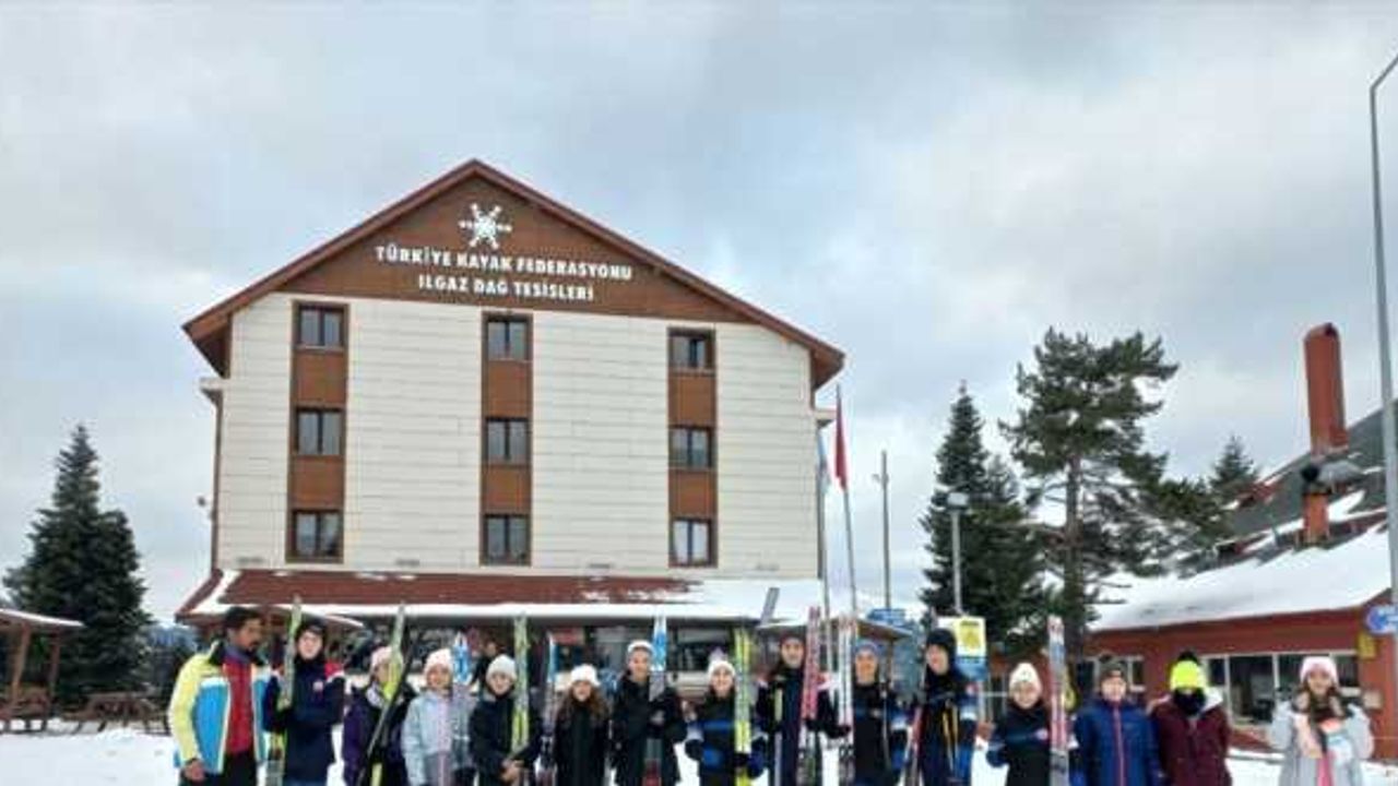 Sporcular Ilgaz Dağı'nda kayak sezonunu açtı