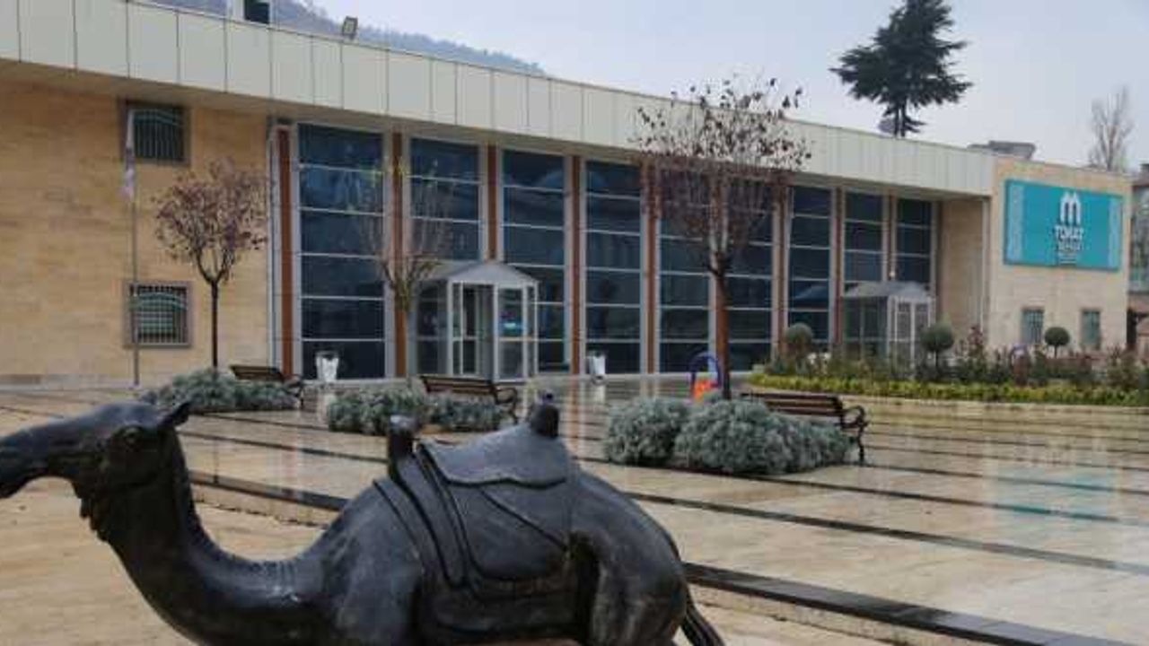 Tokat Şehir Müzesinde geçmişin izini taşıyan iş yeri tabelaları sergileniyor