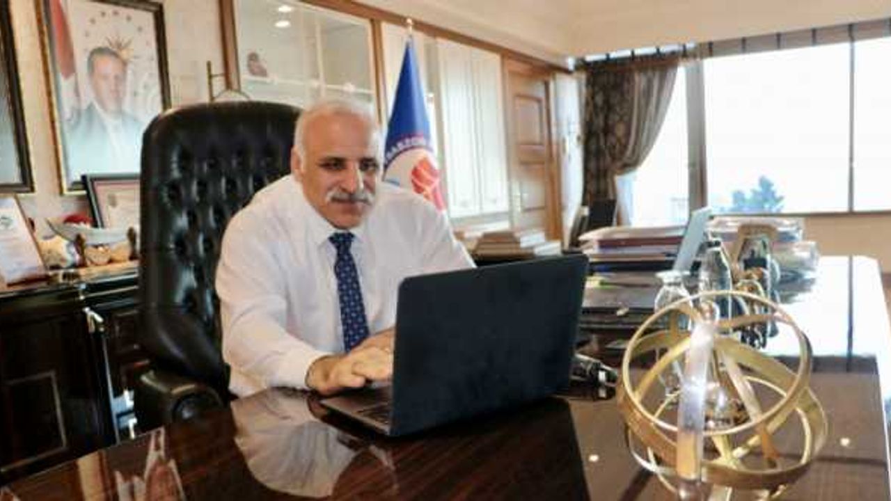 Trabzon Belediye Başkanı Zorluoğlu, AA'nın "Yılın Fotoğrafları" oylamasına katıldı