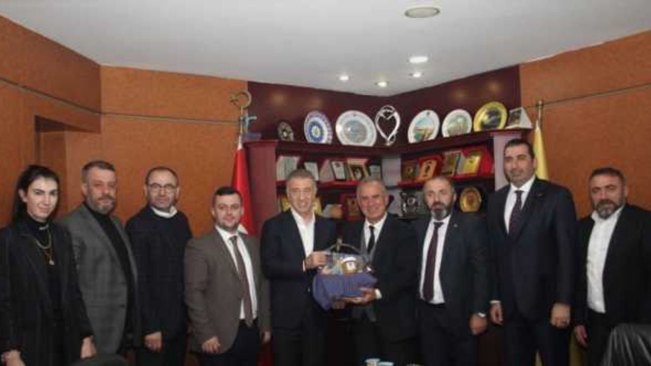 Trabzonspor Kulübü Başkanı Ahmet Ağaoğlu TTB'yi ziyaret etti