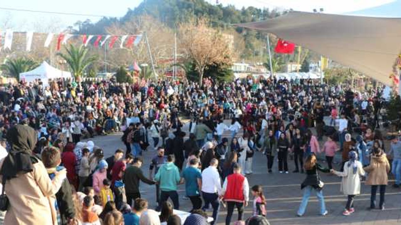 Zonguldak'ta düzenlenen hamsi festivalinde Selçuk Balcı sahne aldı