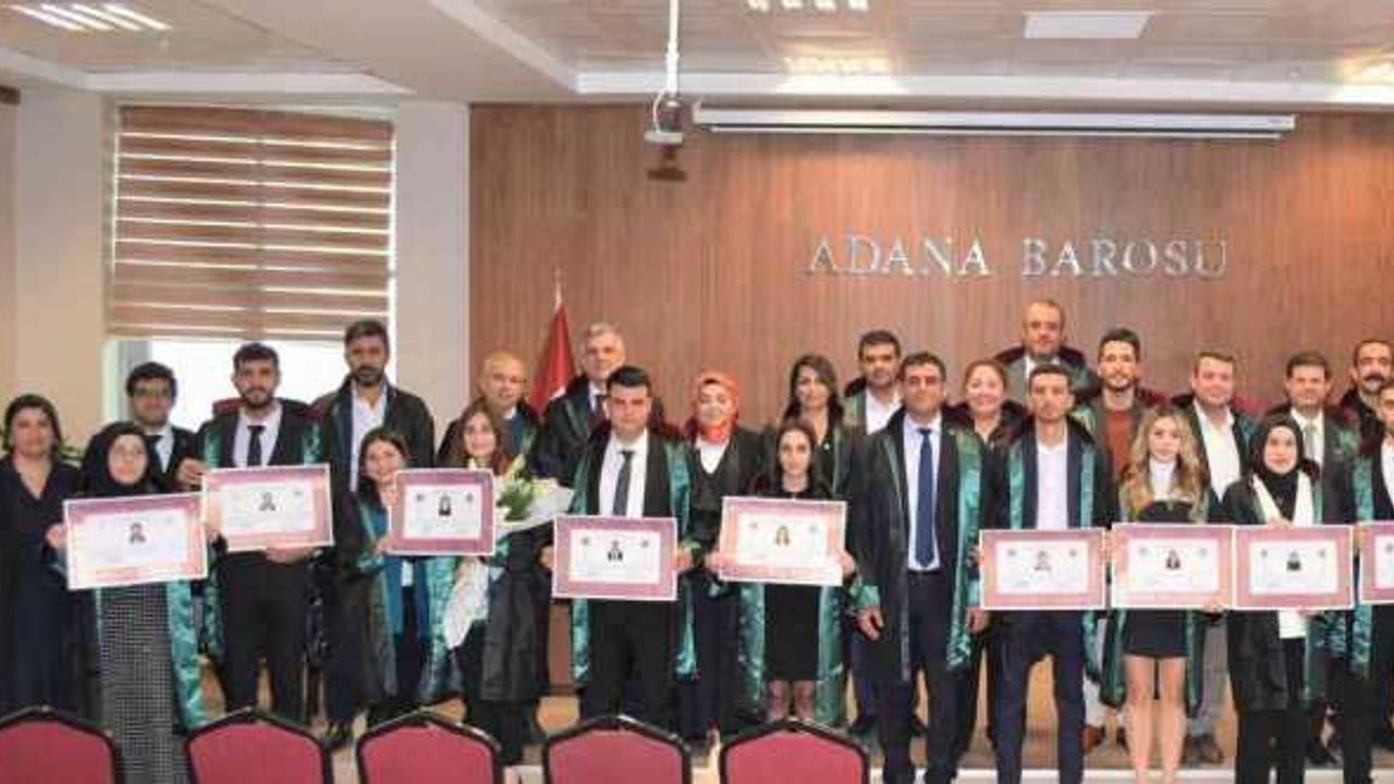 Adana’da 12 avukata törenle ruhsatnameleri verildi