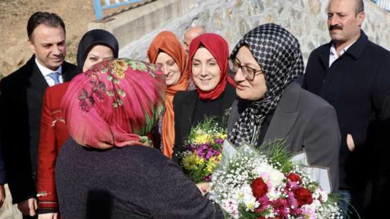 AK Parti'li Belgin Uygur, şehit Eren Bülbül'ün mezarını ziyaret etti