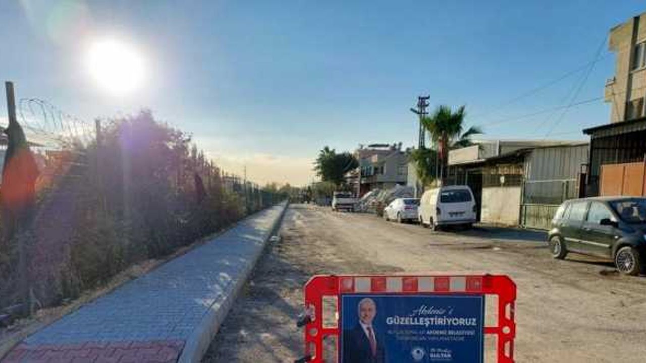 Akdeniz’de asfalt çalışmaları sürüyor