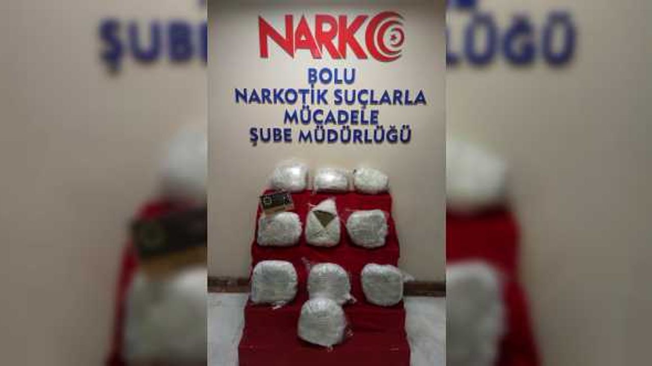 Anadolu Otoyolu'nda durdurulan minibüste 12 kilo 100 gram esrar ele geçirildi