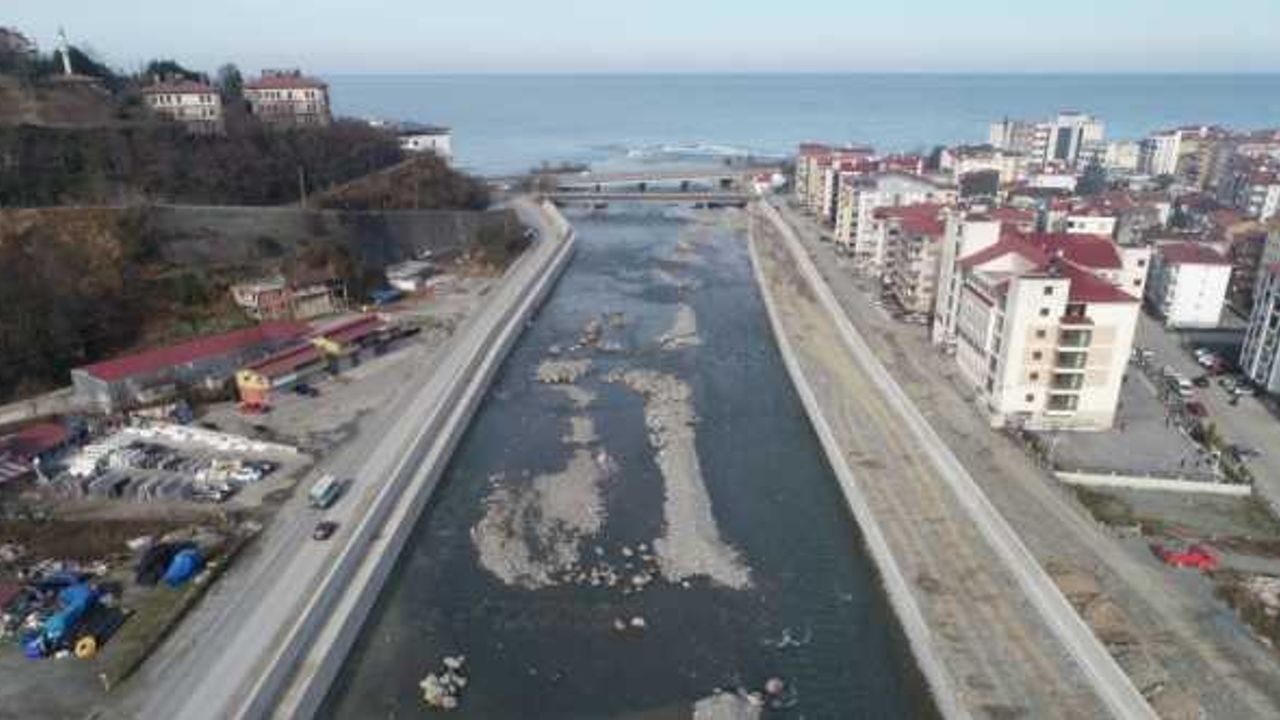 Arhavi'de Kapisre Deresi ve yan kolları inşaatında çalışmalar devam ediyor