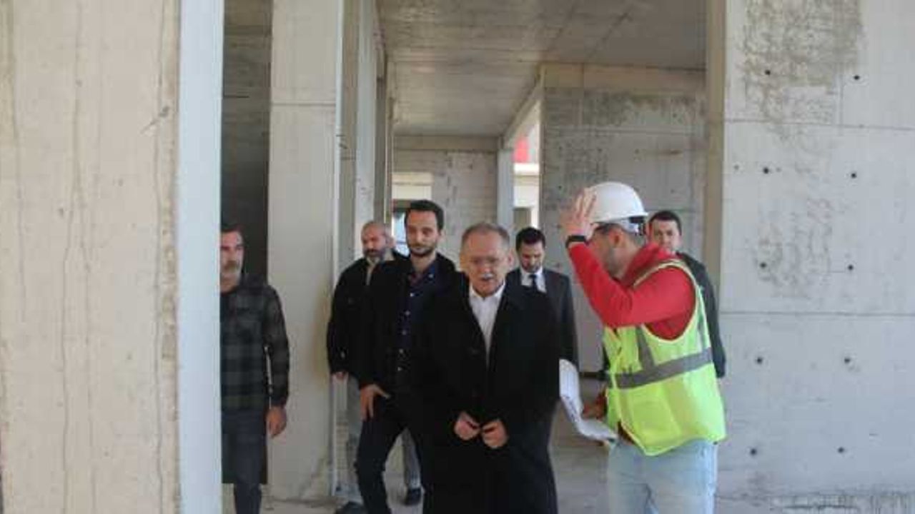 Büyükşehir Belediye Başkanı Demir, Kitap Kafe ve Millet Kıraathanesi inşaatını inceledi