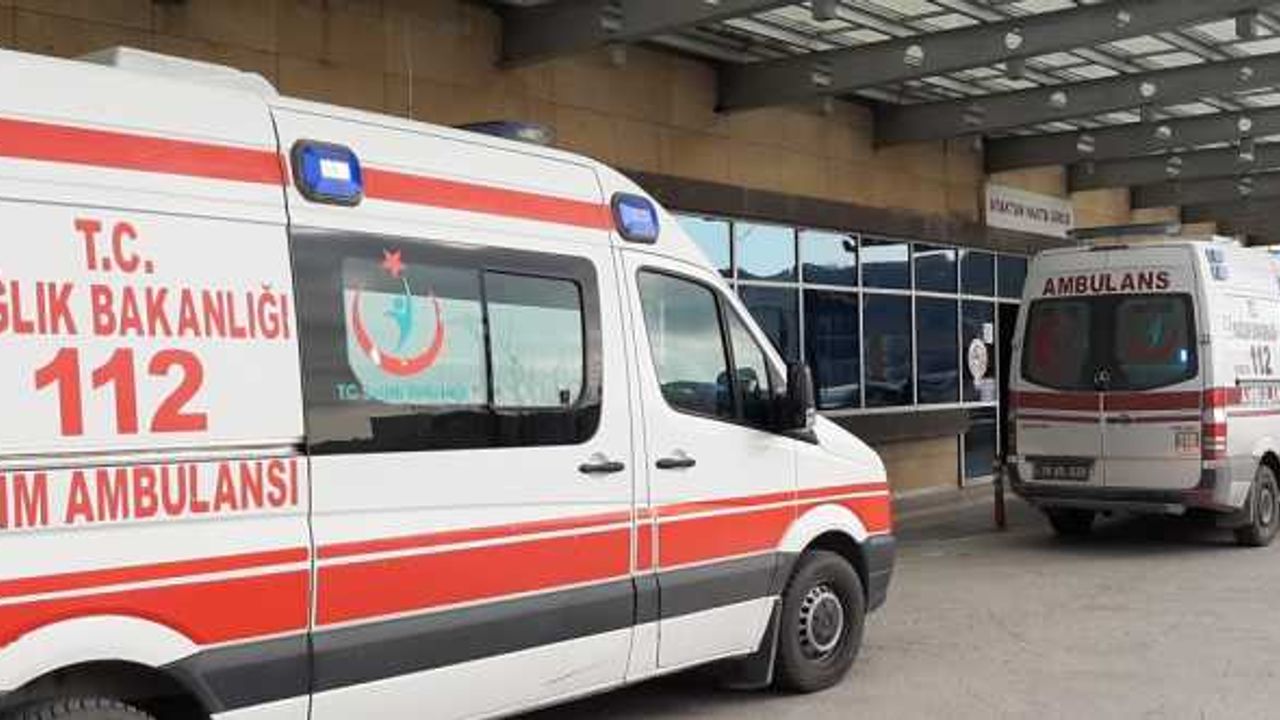 Çorum'da boynu kanepeye sıkışmış halde bulunan çocuk hastanede öldü
