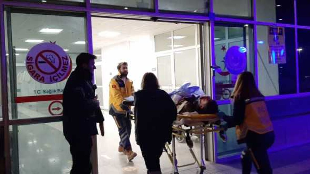 Çorum'da iki otomobilin çarpıştığı kazada 1'i ağır 2 kişi yaralandı