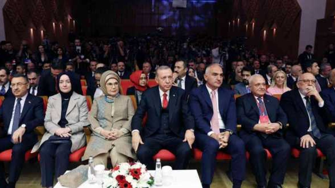 Cumhurbaşkanı Erdoğan: "Sanatı belli kalıplara, belli dayatmalara hapseden ideolojik yaklaşımları kabul etmiyoruz"
