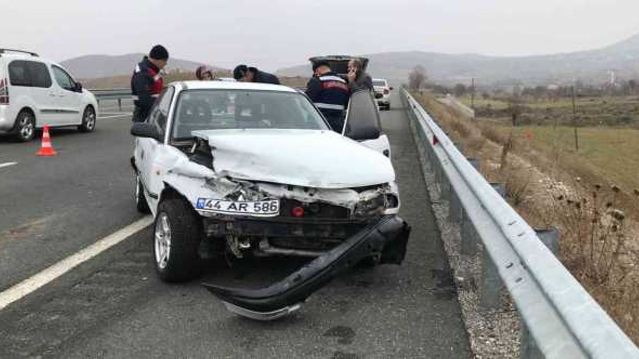 Elazığ’da trafik kazası: 4’ü çocuk 7 yaralı