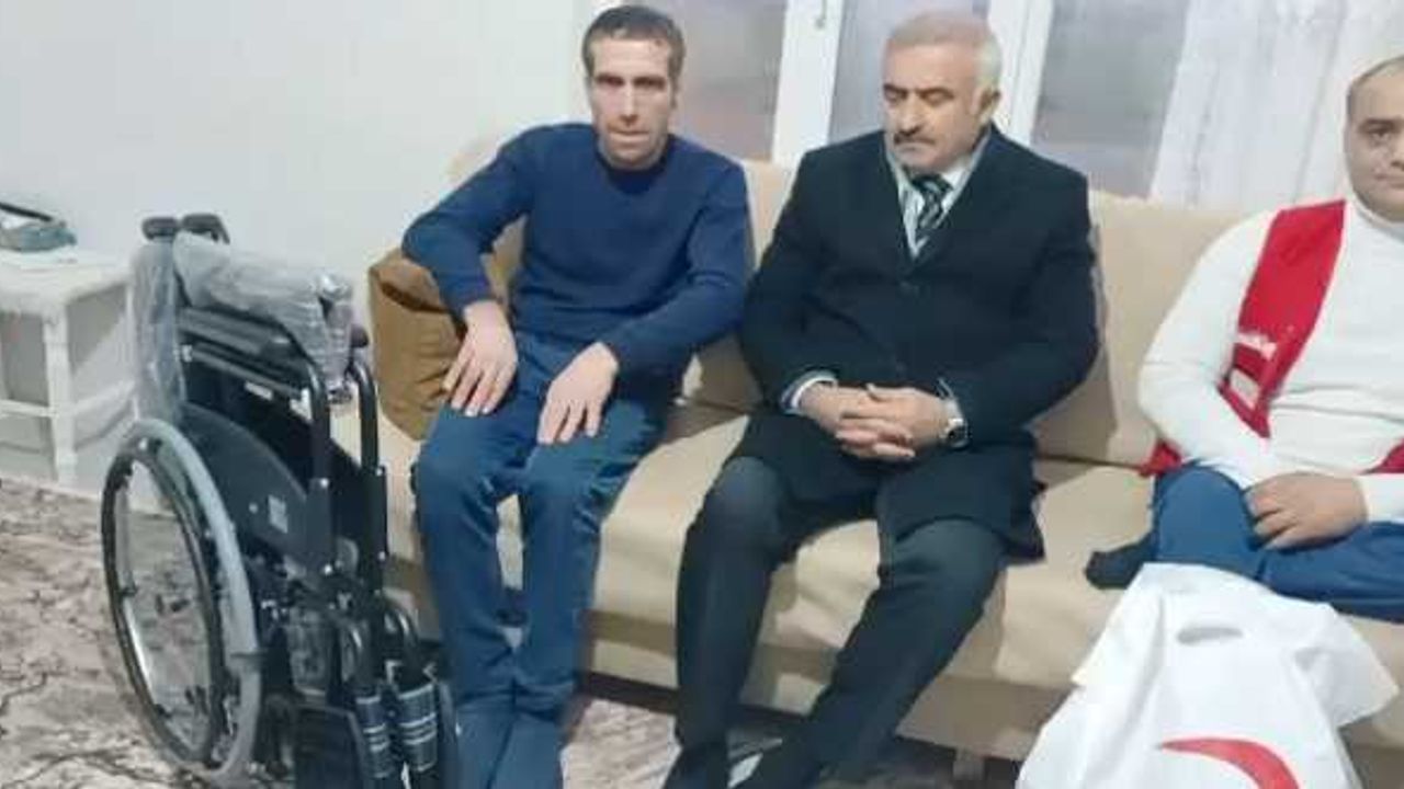 Elazığ’da yürüme engelli vatandaşın tekerlekli sandalye talebi karşılandı