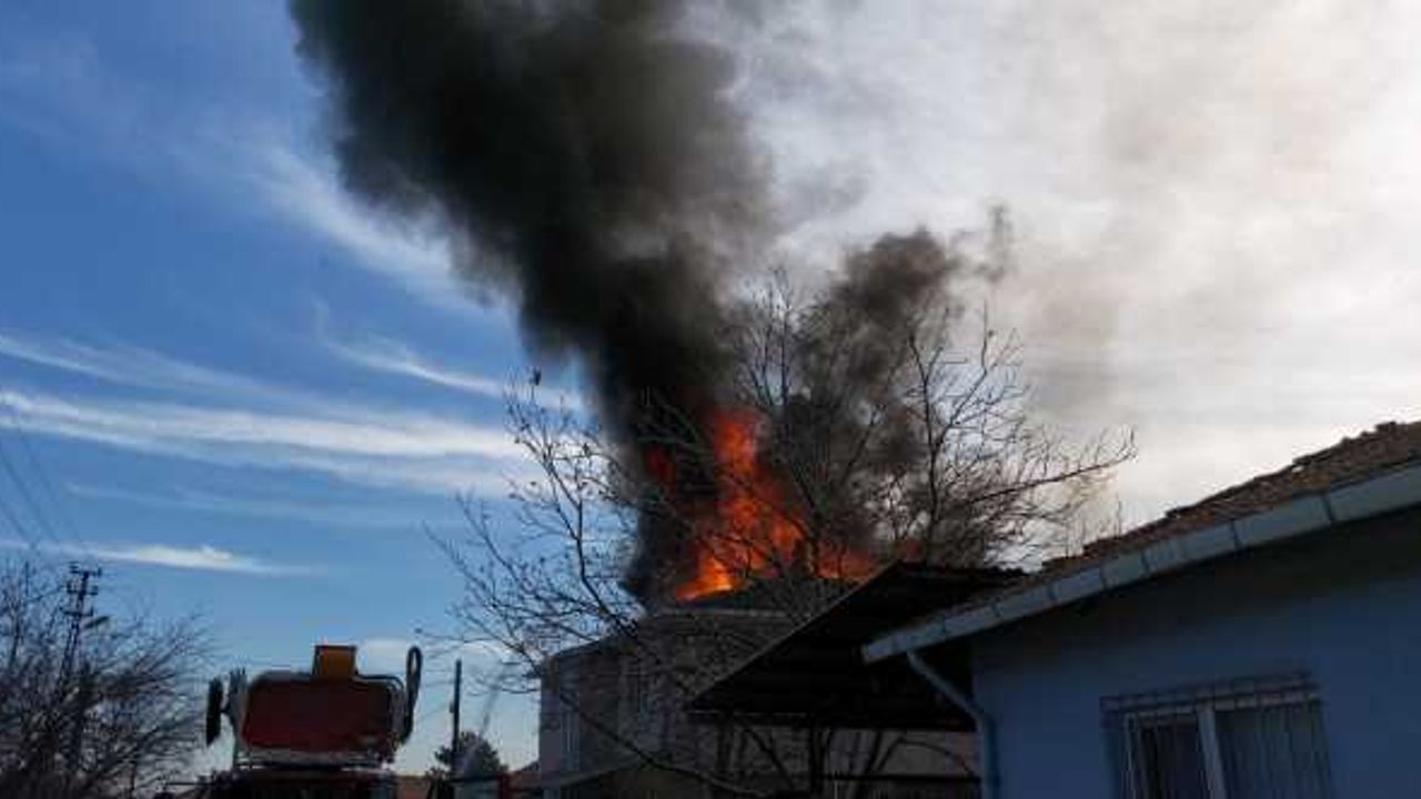Gümüşhacıköy'de evde çıkan yangın hasara yol açtı