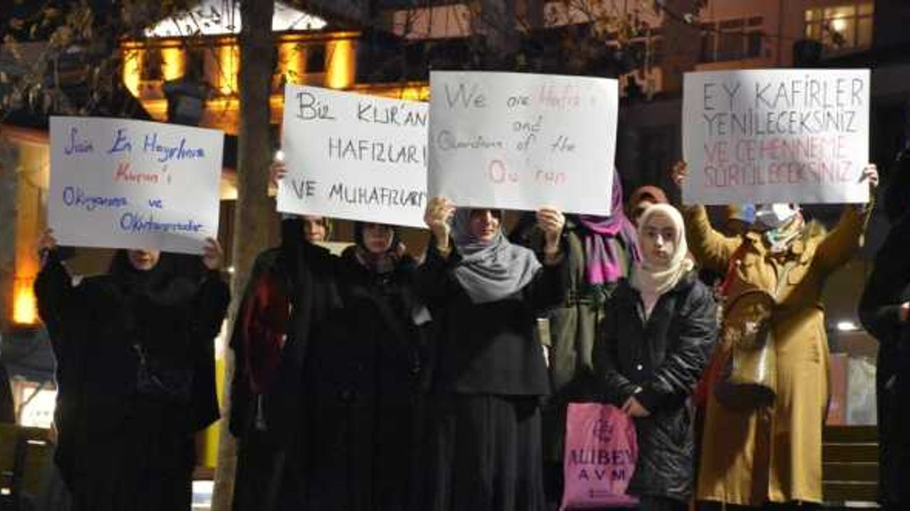 İsveç'te Kur'an-ı Kerim'in yakılması Trabzon'da protesto edildi