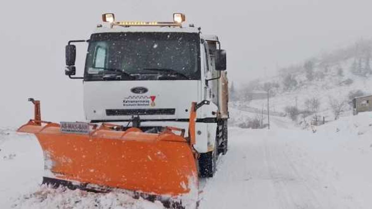 Kahramanmaraş’ta kar yağışı, kapanan yollar açılıyor