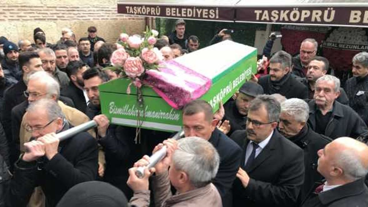 Kastamonu'da evinde ölü bulunan eczacı kadının cenazesi defnedildi