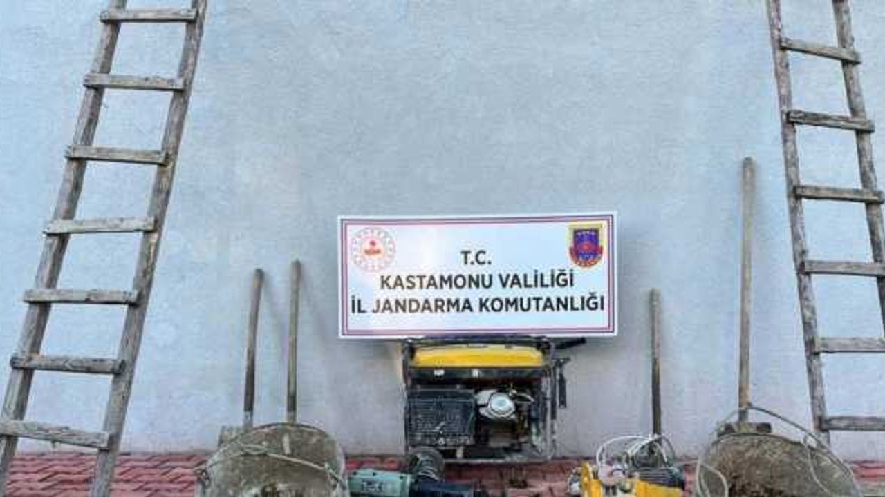 Kastamonu'da kaçak kazı yapan 3 zanlı suçüstü yakalandı