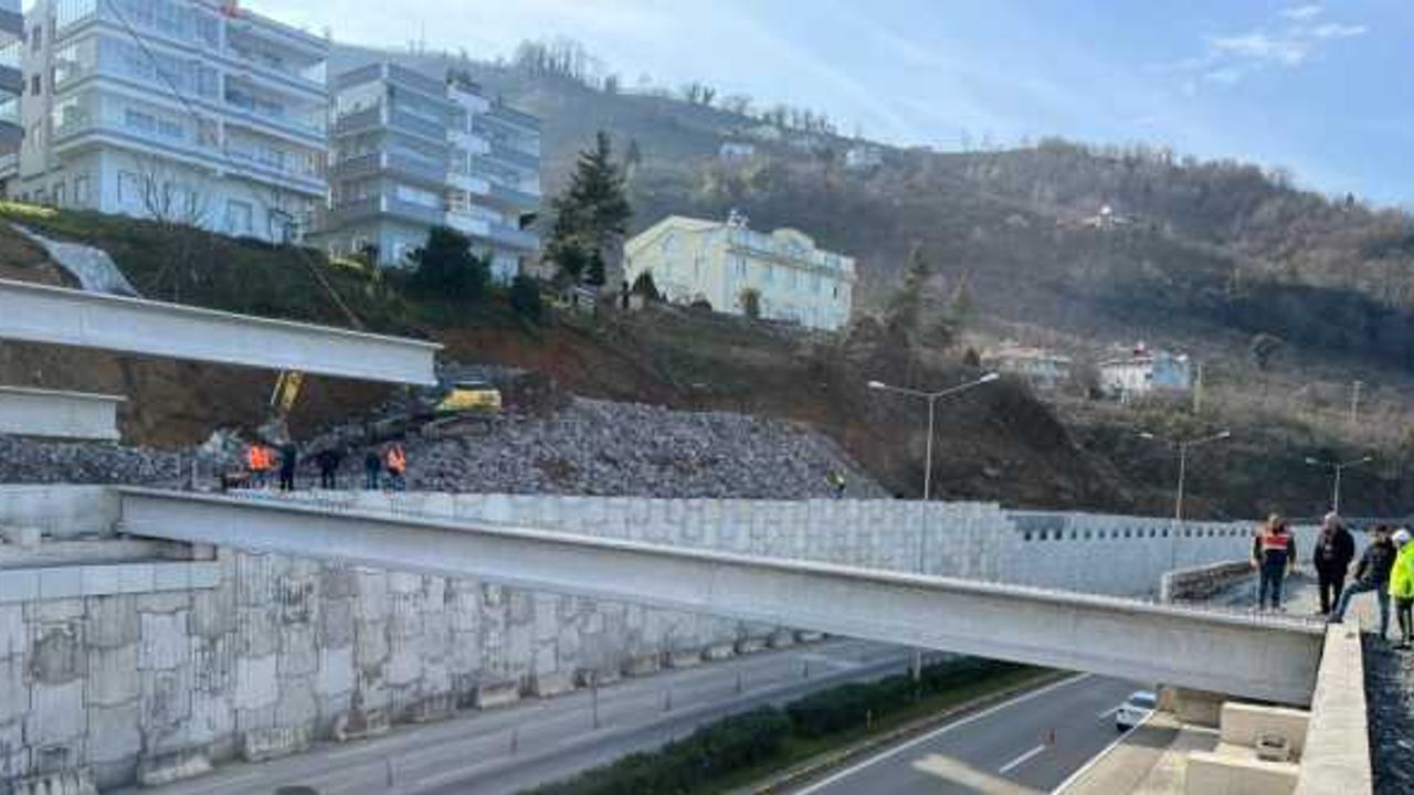 Keşap'ta batı çıkışı köprülü kavşak çalışmaları devam ediyor