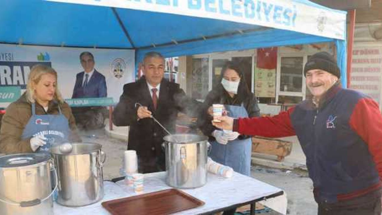Koçarlı Belediyesi’nden vatandaşlara sıcak çorba ikramı
